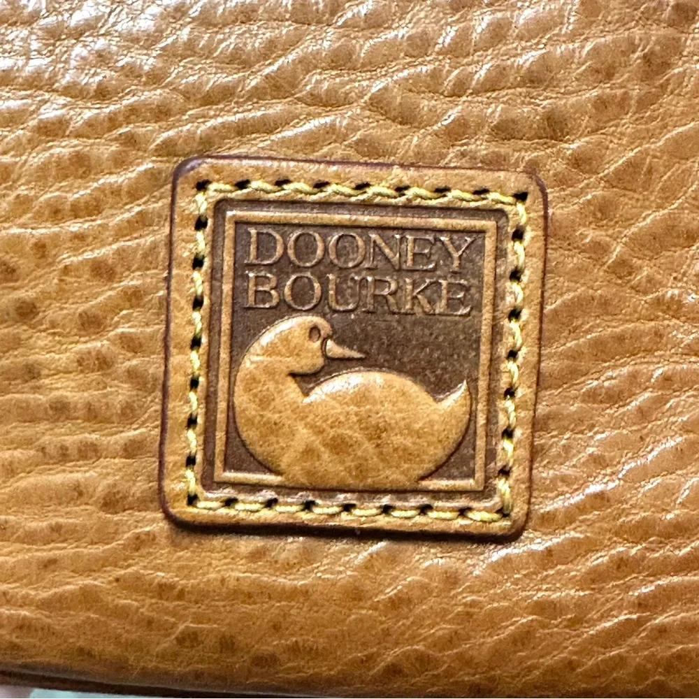 New Without Tags Dooney & Bourke Florentine Large Slim Wristlet Sachel - Picture 4 of 5